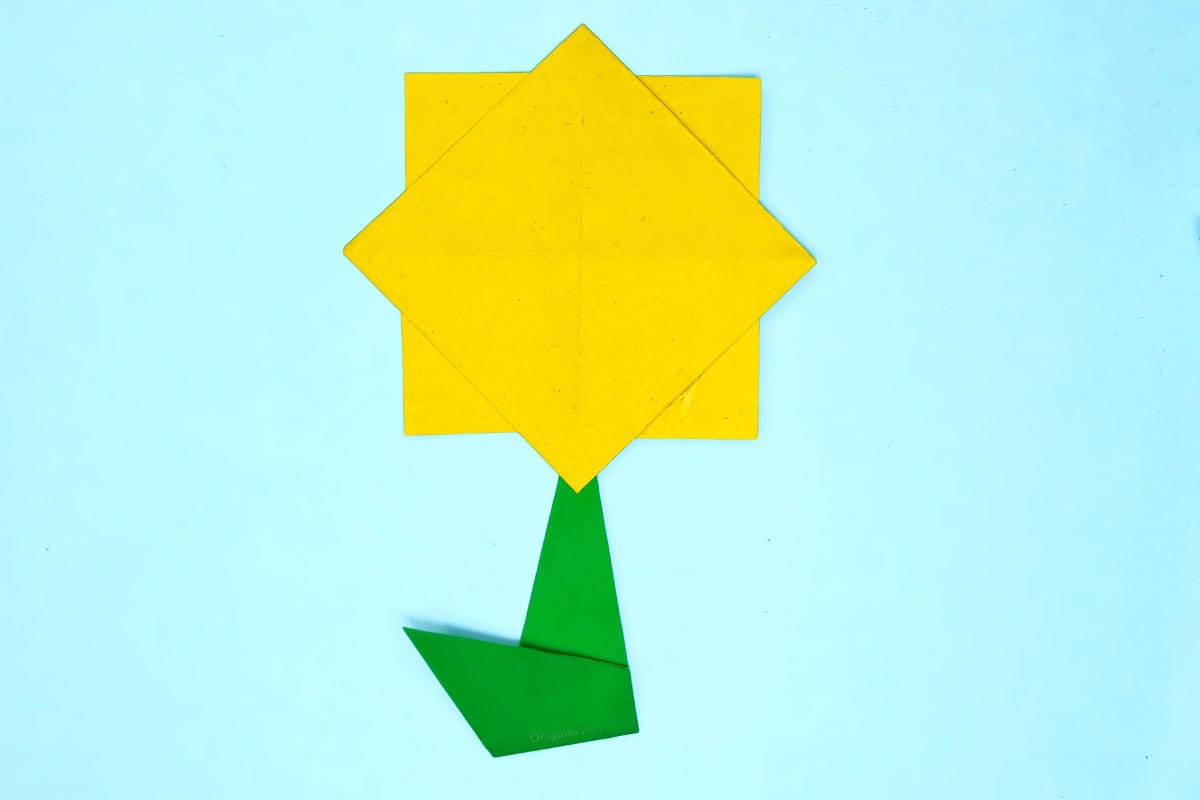 Origami sunflower final step